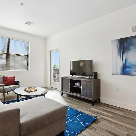 Pure Suites 2 Bed Downtown Phoenix Pool Gym